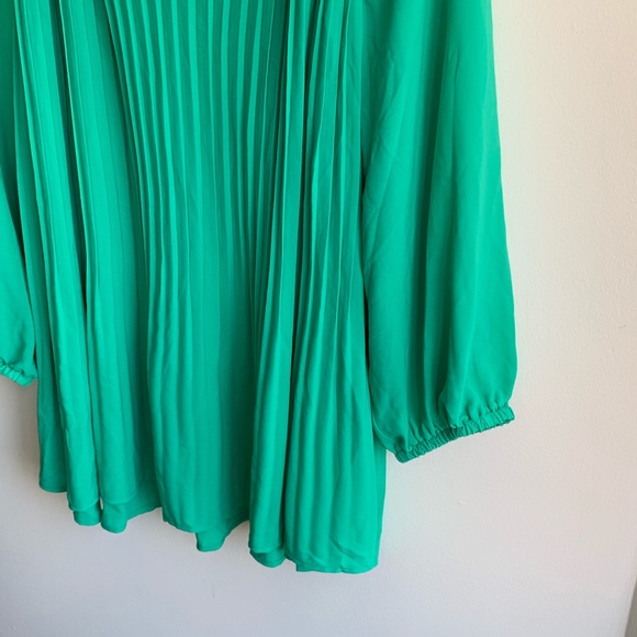 NWT Eloquii Green Pleated Front Blouse - Picture 2 of 7